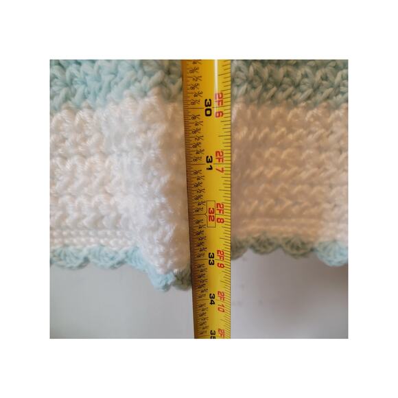 30 x 34 Vintage Handmade Baby Quilt Blue and White - Picture 3 of 3